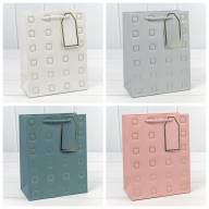 Пакет подарочный с тиснением &quot;Квадратики&quot; (микс) 18*23*10 210г 1/20 1/360 Арт: 000881E - Пакет подарочный с тиснением "Квадратики" (микс) 18*23*10 210г 1/20 1/360 Арт: 000881E